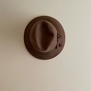 Holt Renfrew 100% wool hat